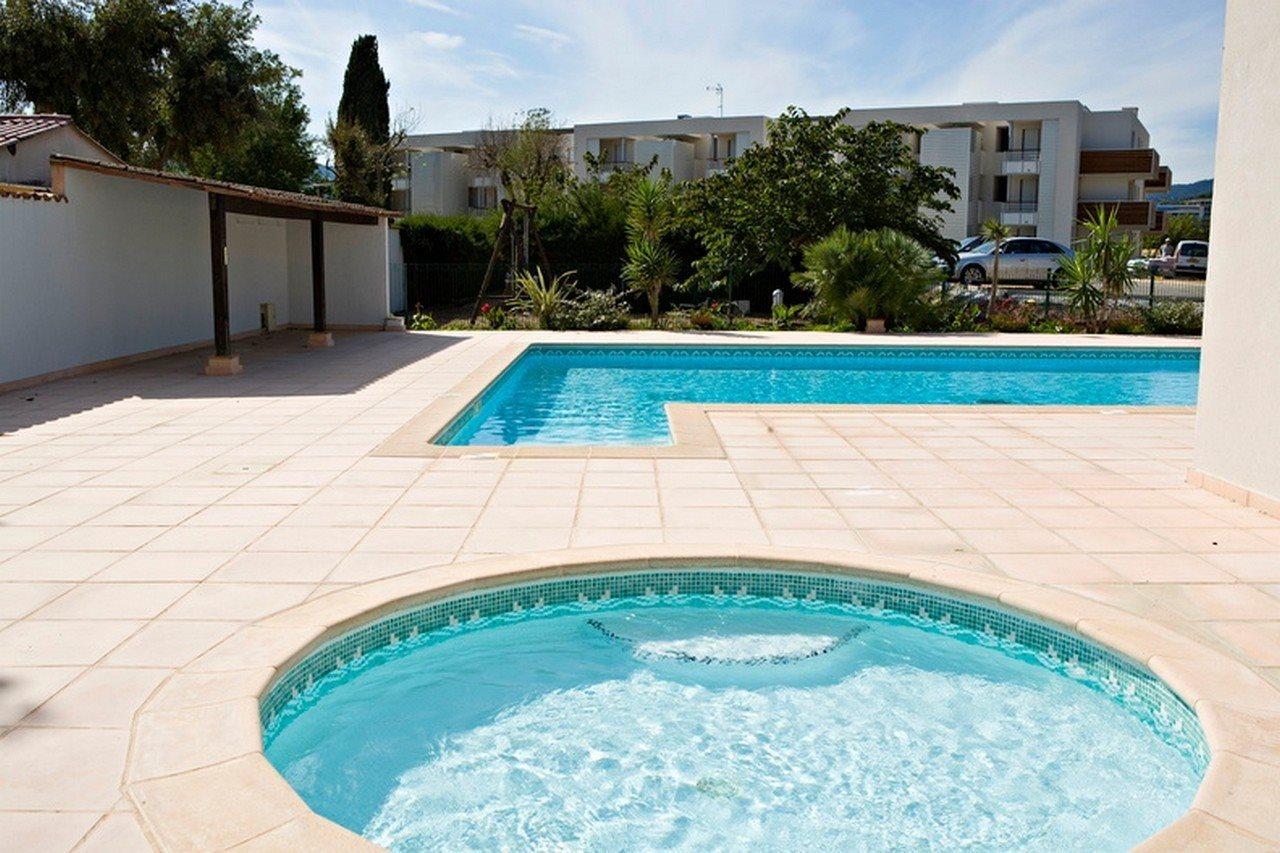 Vacanceole - Residence Carre Marine Mandelieu-La Napoule Exterior photo