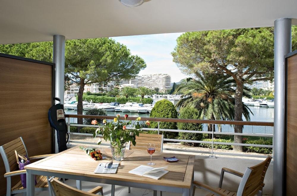 Vacanceole - Residence Carre Marine Mandelieu-La Napoule Exterior photo