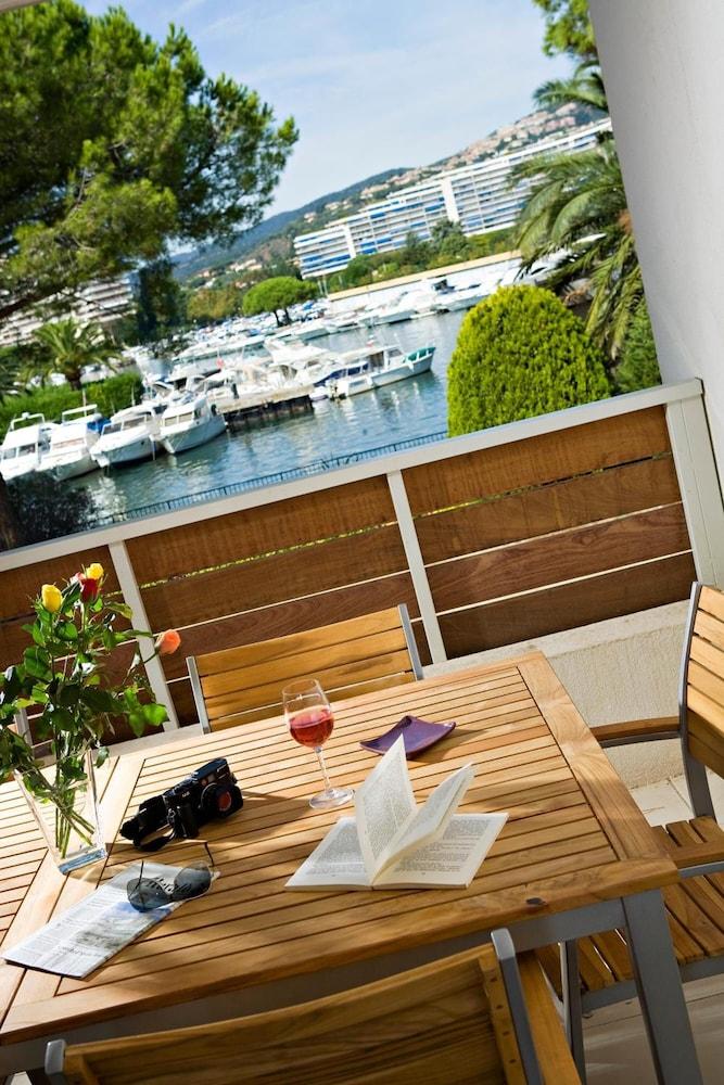 Vacanceole - Residence Carre Marine Mandelieu-La Napoule Exterior photo