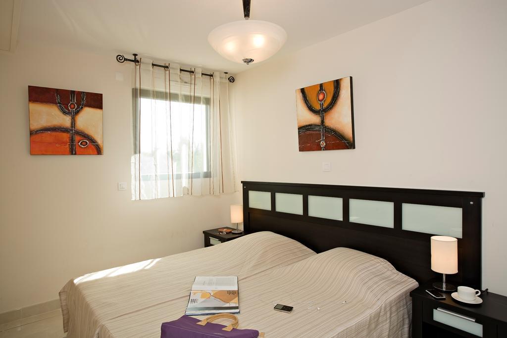 Vacanceole - Residence Carre Marine Mandelieu-La Napoule Room photo