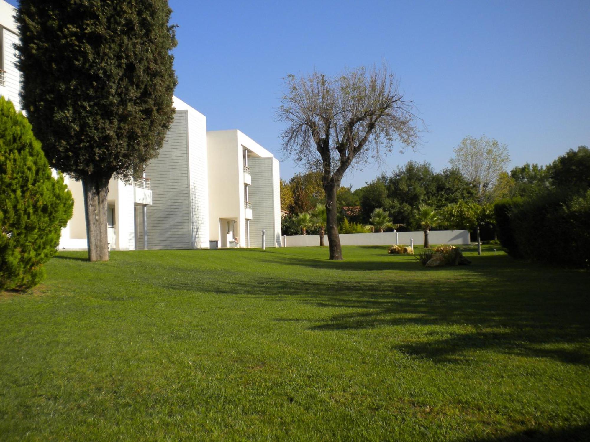 Vacanceole - Residence Carre Marine Mandelieu-La Napoule Exterior photo
