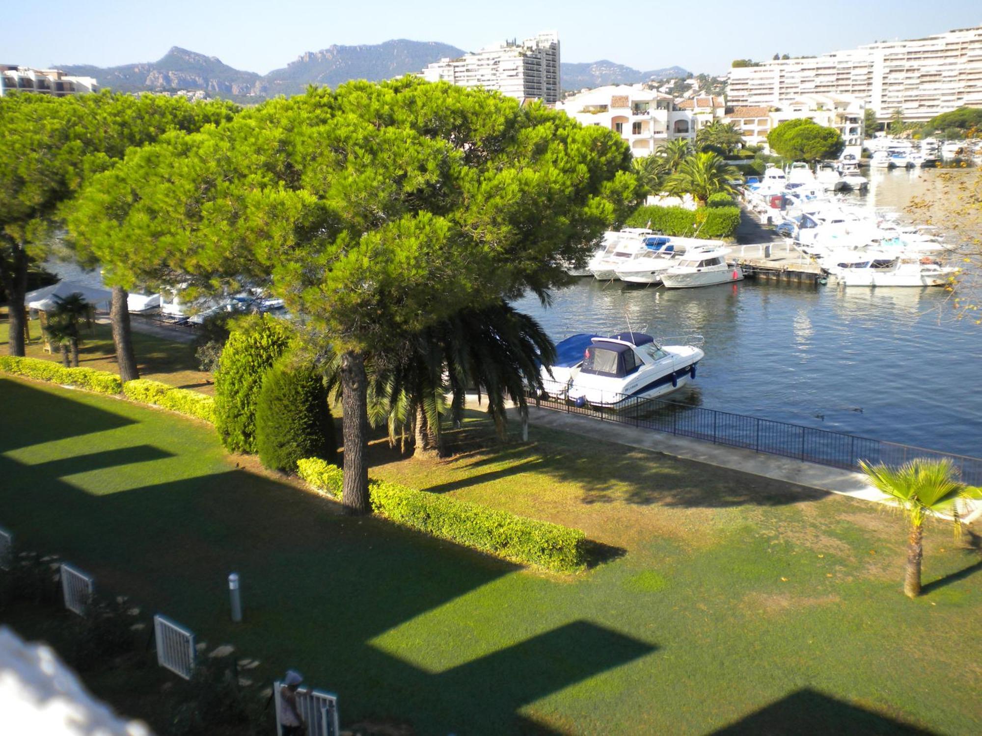 Vacanceole - Residence Carre Marine Mandelieu-La Napoule Exterior photo
