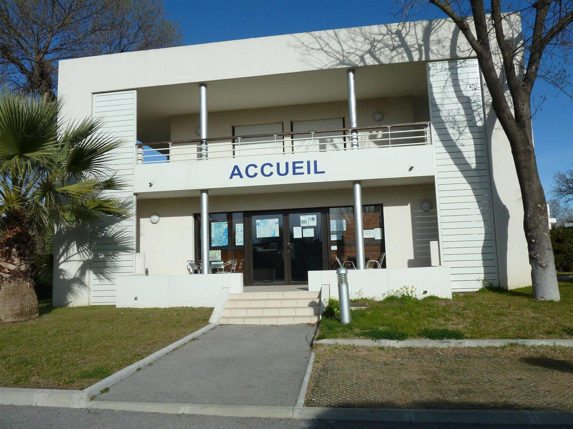 Vacanceole - Residence Carre Marine Mandelieu-La Napoule Exterior photo